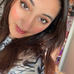 Meet your Posher, Amelia